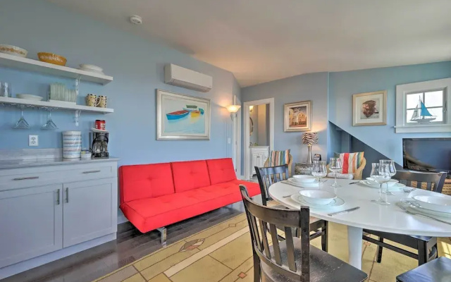 Couples Retreat! Penthouse Near Commercial Street