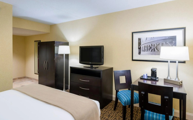 Holiday Inn Express Philadelphia - Penns Landing by IHG