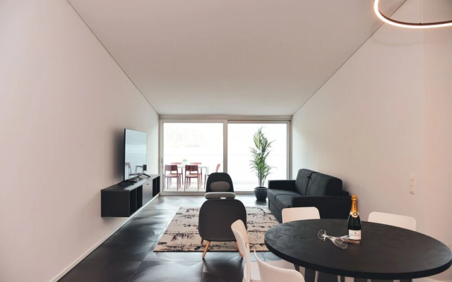 One & Only Lake View Penthouse No01