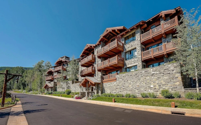 Hummingbird Retreat - Four Bedroom Townhome