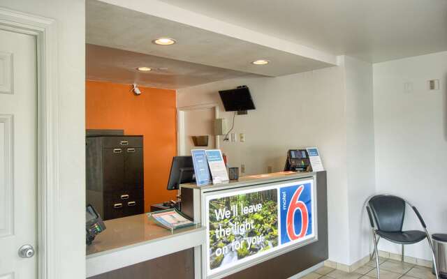 Motel 6 Everett, WA - North