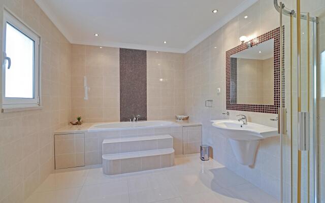 Casa do Pomar by Portucasa