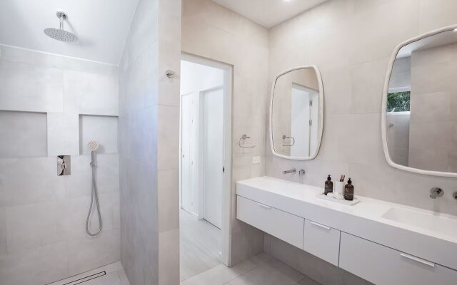 Palm Grove Villas & Hotel