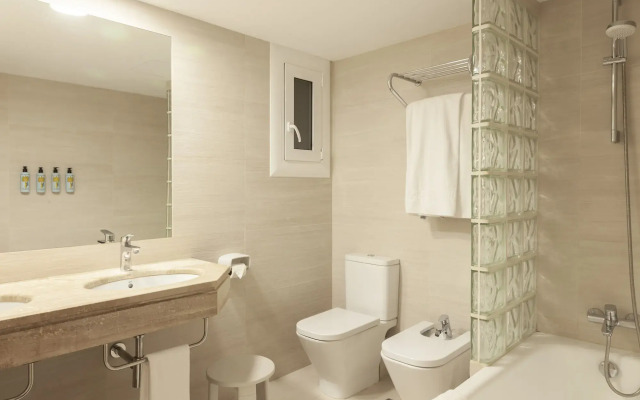 Lamaro Hotel