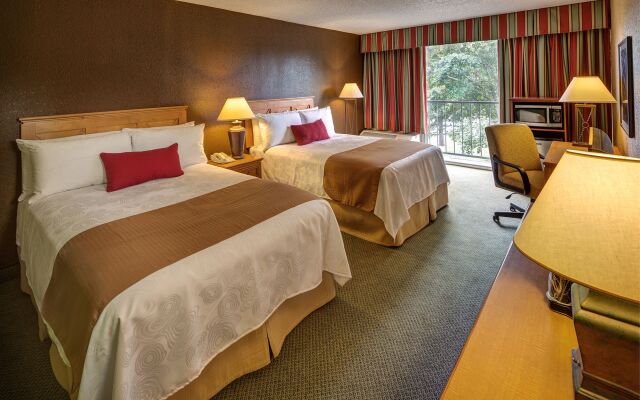 Historic Whispering Woods Hotel & Conference Center