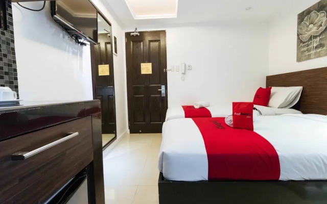 RedDoorz Plus @ Poblacion Makati