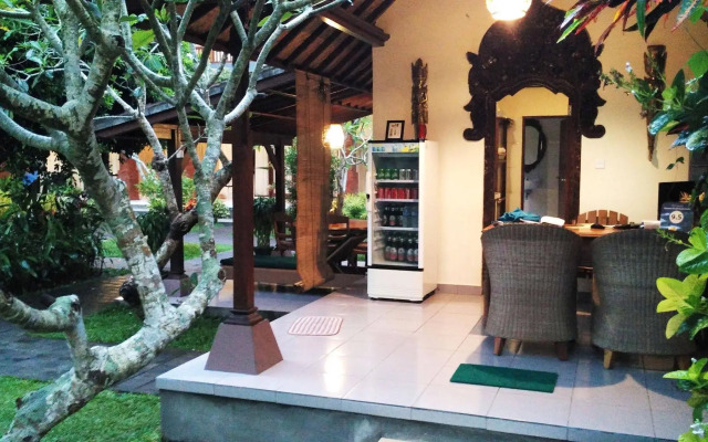 Nyoman Sandi Guest House