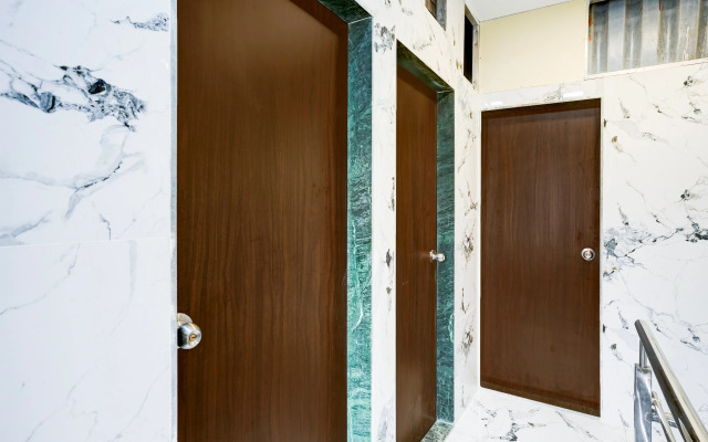 Super Hotel O Khar East Near Railway Station