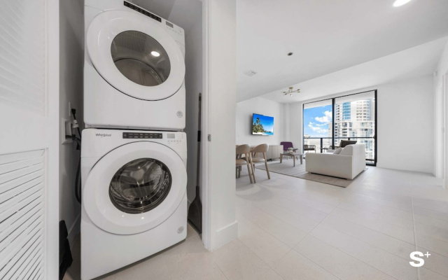 Downtown 1-BD Condo With City Views