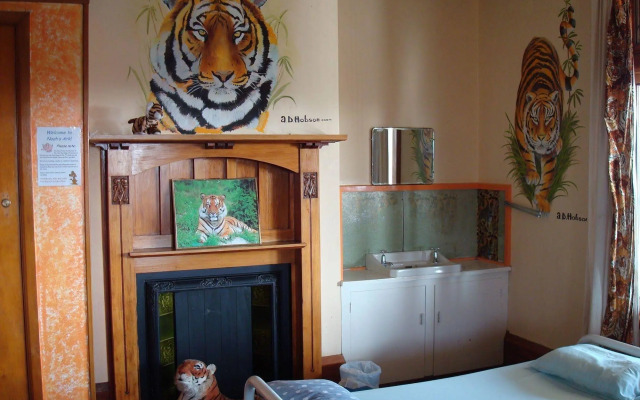 Noah's Ark Backpackers