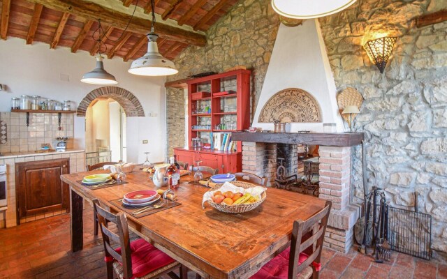 Beautiful Home in Roccalbegna With 5 Bedrooms and Wifi