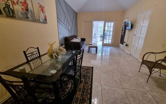 Csompo Empire one bedroom apt