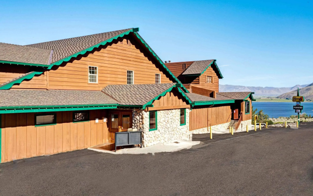 Topaz Lodge