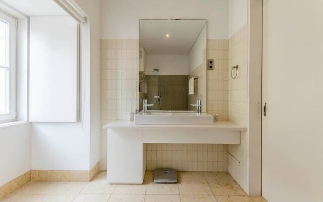 Modern Apartment in Alfama