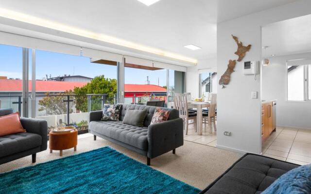 The Lake Life - Taupo Central Holiday Apartment