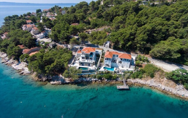 Luxury Villa Silent with Infinity Pool