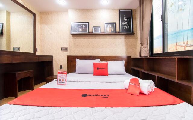 RedDoorz Plus @ Nguyen Trai Street