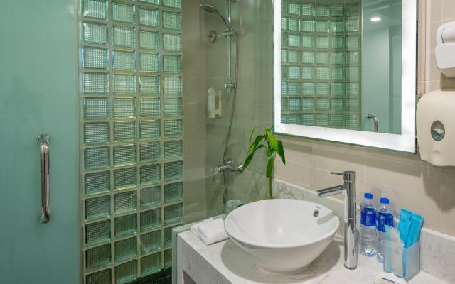 Holiday Inn Shanghai Jing'an by IHG