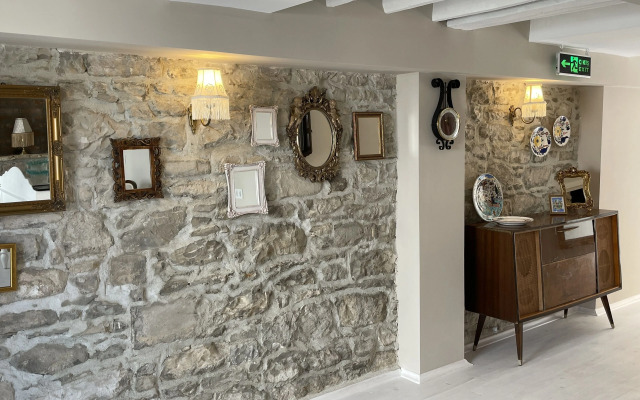 1870 Tas Konak Otel Sanat Sokagi