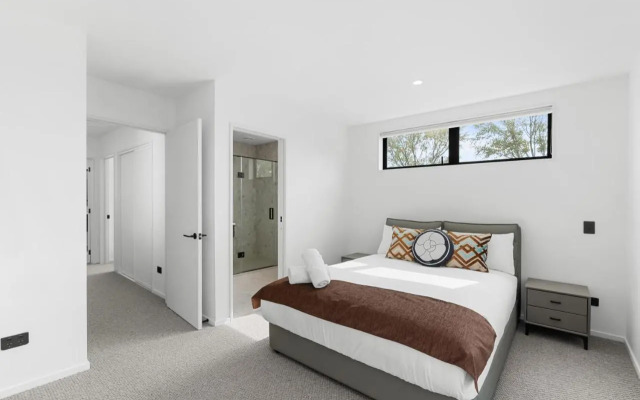 Deluxe Downtown Residence 3 Bed 3 Bath