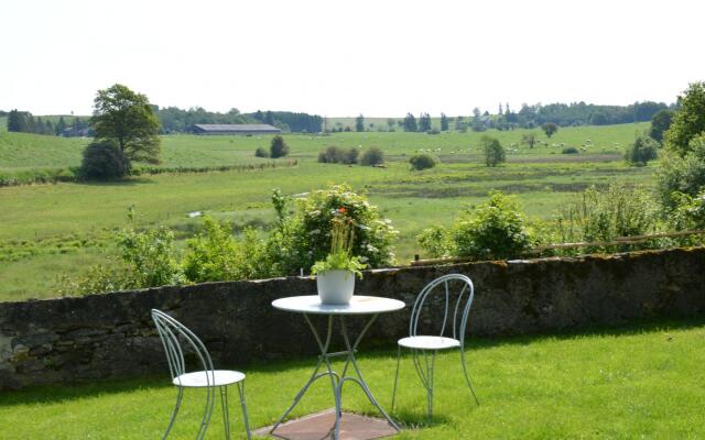 Charming Farmhouse With Large Terrace