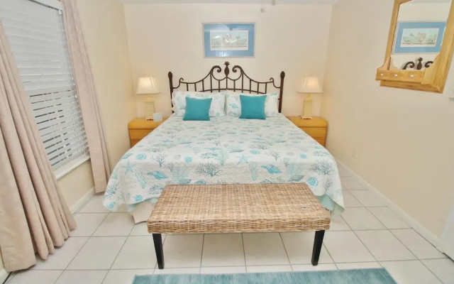 Colony Beach Club 109