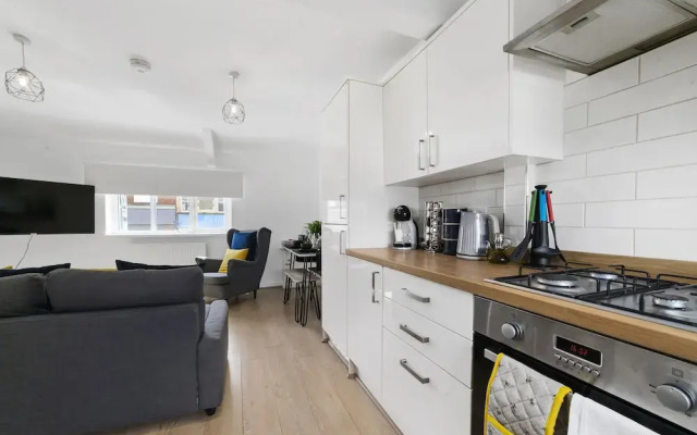 Village Cwtch Whitchurch Apartment