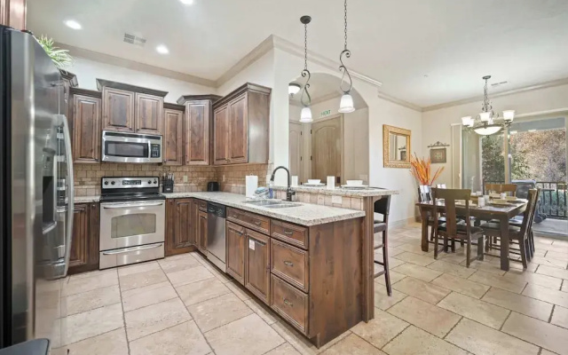Western Front - Rustic Charm & Comfort