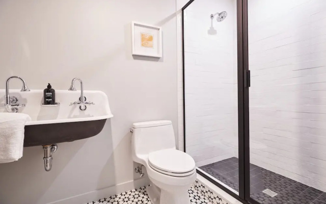 Woodstock Way Hotel
