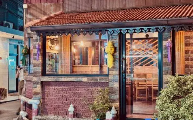 Thai teak Sathon Guest House