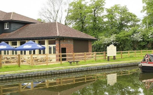 Cuttle Bridge Inn Hotel