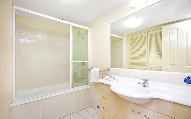 Golden Riviera Beach Resort