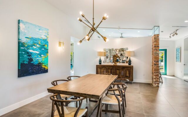 Lido Key Retreat by SKLRP