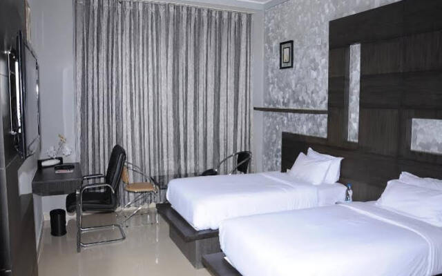 Gold Ray Residency