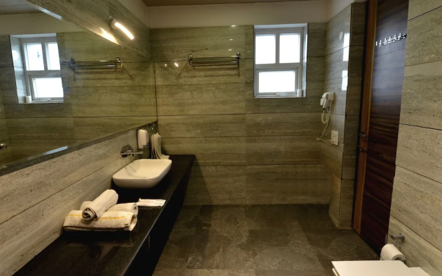 Oyo 11367 Hotel Yellow