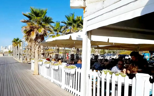 16 דירה מול הים ובריכה