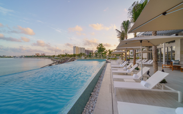 Renaissance Cancun Resort & Marina