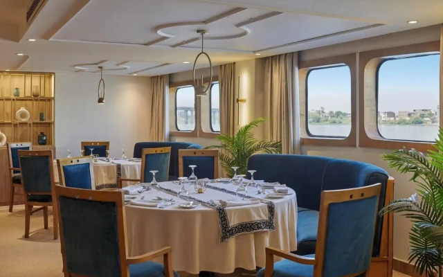 Mövenpick MS Royal Lotus