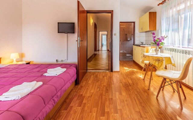 Stunning Home in Medulin With Wifi and 7 Bedrooms