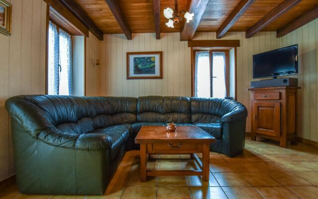 Cozy Holiday Home With Garden in Padirac France