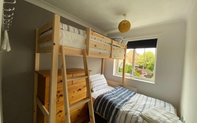 Entire 3-bed House - Child & Pet Friendly