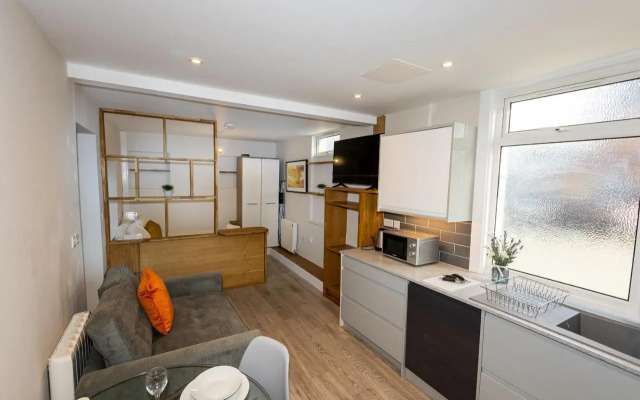 Entire Luxury Studio in the Central of Reading