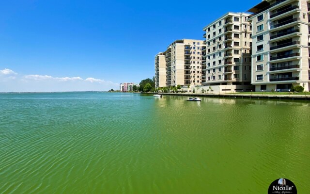 Deluxe Nicolle Solid Residence Mamaia