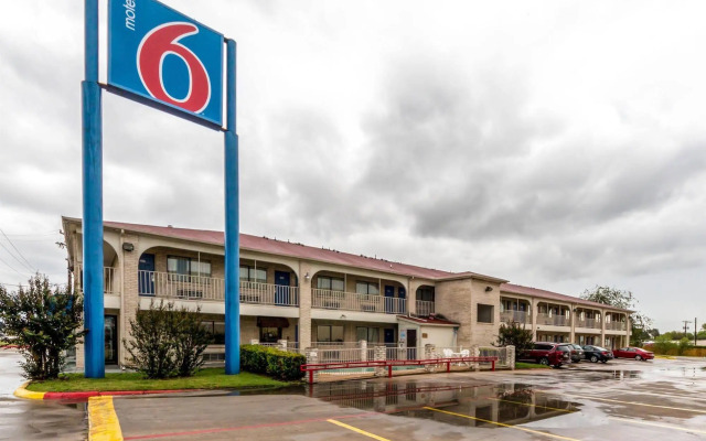 Motel 6 San Antonio, Tx - Frost Bank Center