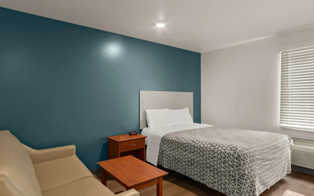 WoodSpring Suites Evansville East