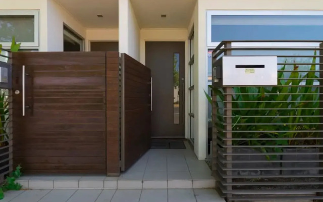 Adelaide CBD Stylish Gem WIFI Parking