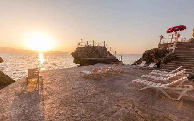 Perla del Golfo Resort