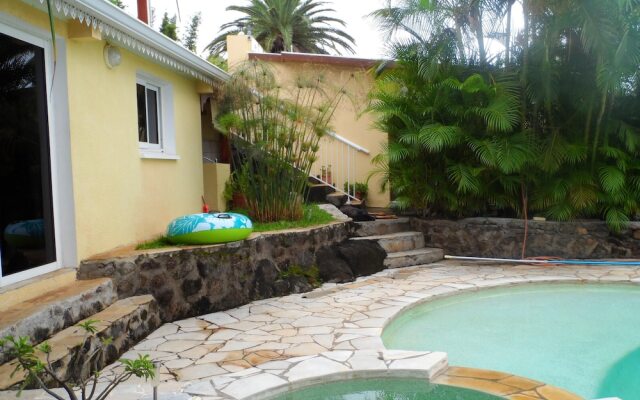 Studio in Étang Salé, With Wonderful sea View, Private Pool, Enclosed Garden