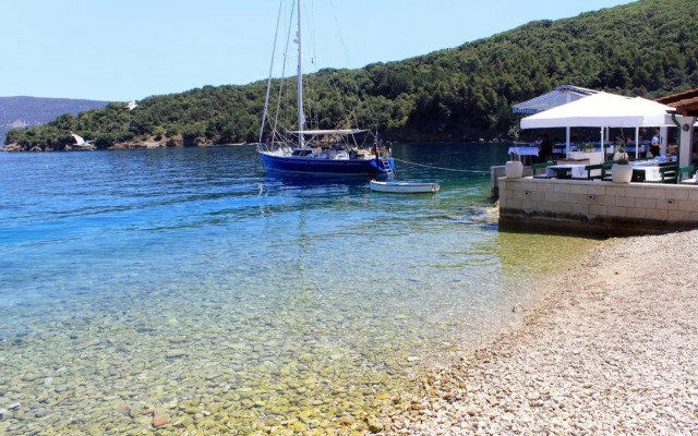 Apartments by the sea Valun, Cres - 8081