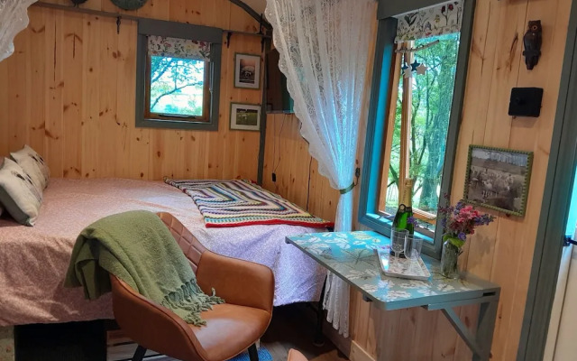 Little Greenwood Shepherd Hut